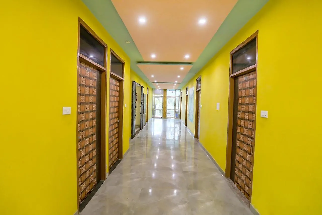 Fabhotel Kriti Green Varanasi Hindistan