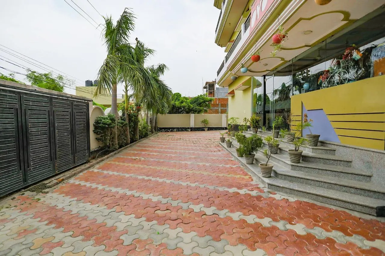 *** Otel Fabhotel Kriti Green Varanasi Hindistan