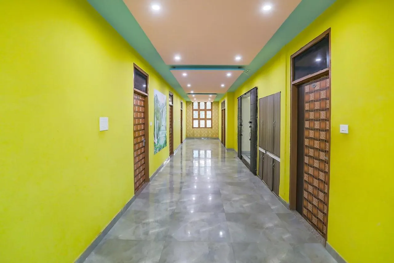 Fabhotel Kriti Green Varanasi 3*,