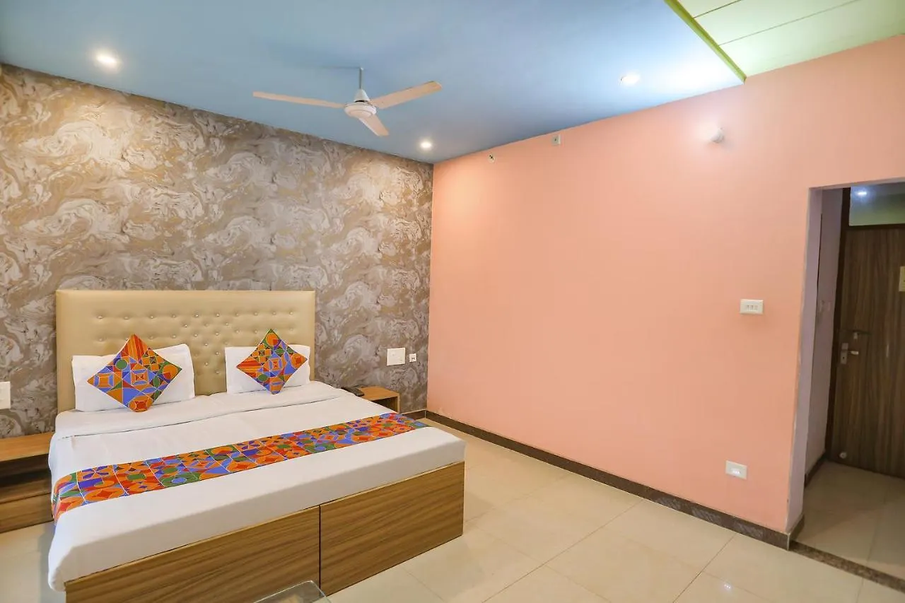 מלון ורנאסי Fabhotel Kriti Green