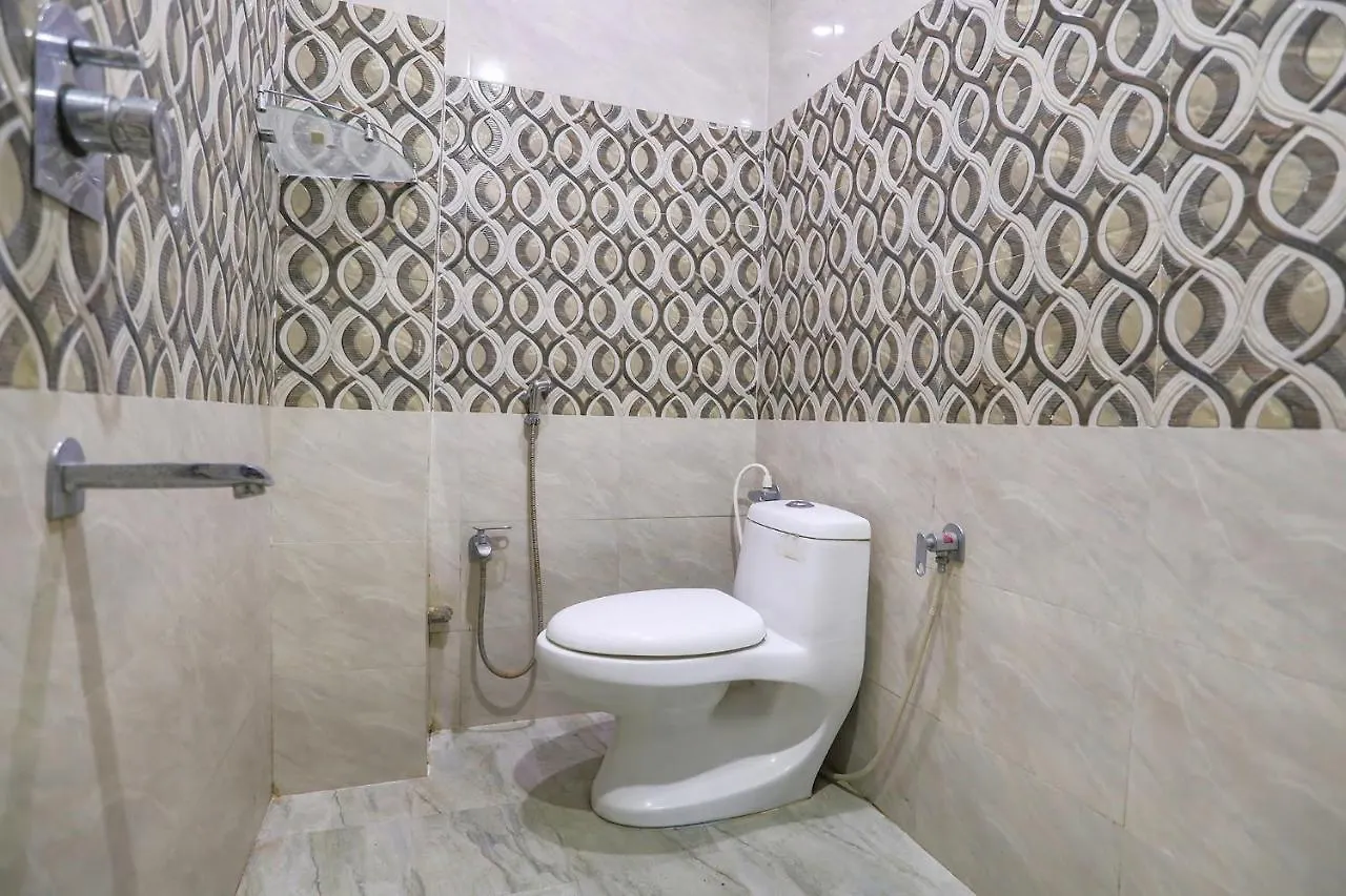 ורנאסי Fabhotel Kriti Green הודו