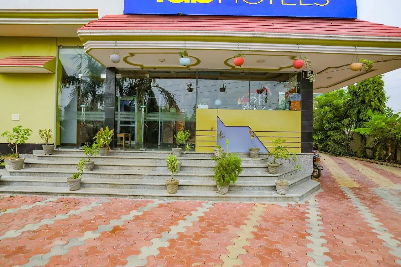 ורנאסי Fabhotel Kriti Green מלון