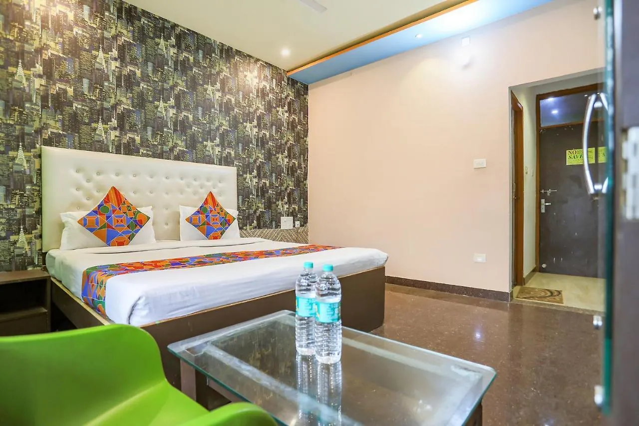 ורנאסי Fabhotel Kriti Green 3*,